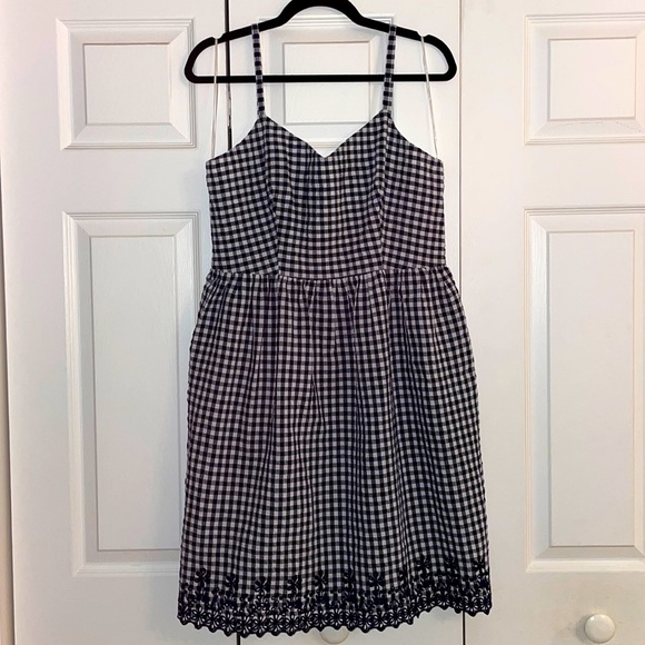 Draper James Dresses & Skirts - Draper James - Embroidered Gingham Dress - Nassau Navy Multi - Size 12